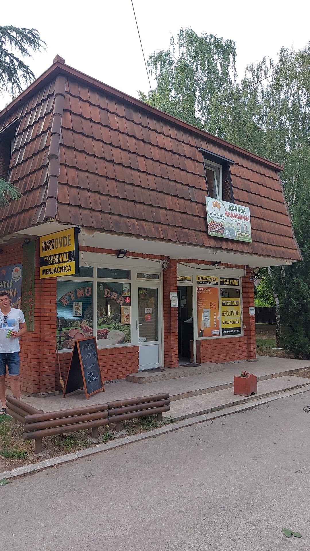 Izlog — "АGENCIJA S & S" превоз робе и мењачница, Београд-Палилула
