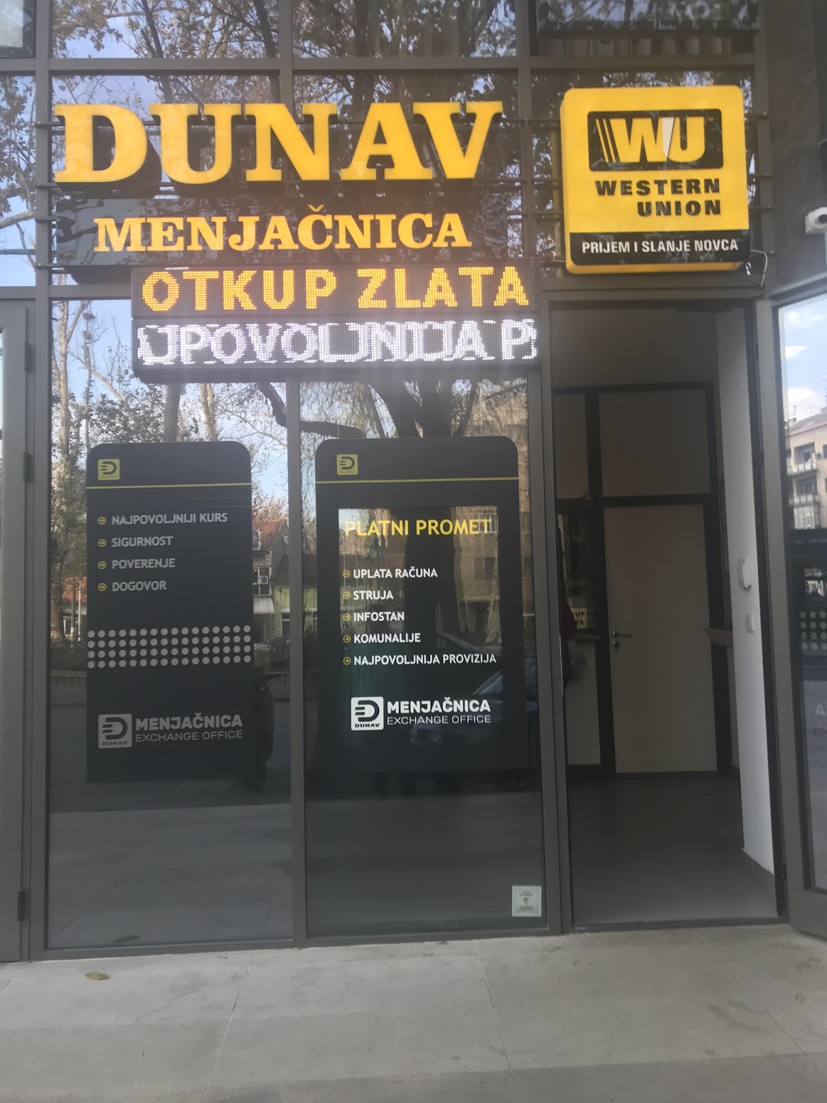 Izlog — ''DUNAV-UNION'' ДОО БЕОГРАД, Београд-Врачар
