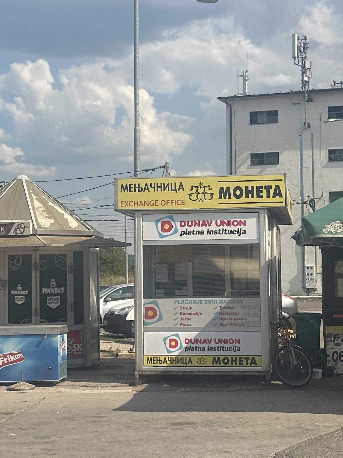 Izlog — "MONETA" Мењачница, Лајковац
